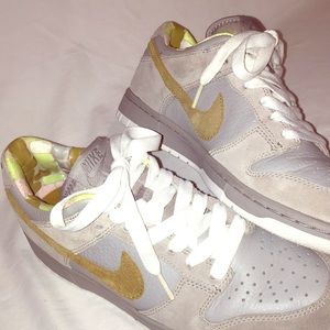 Women’s Nike ‘08 Shoes!
